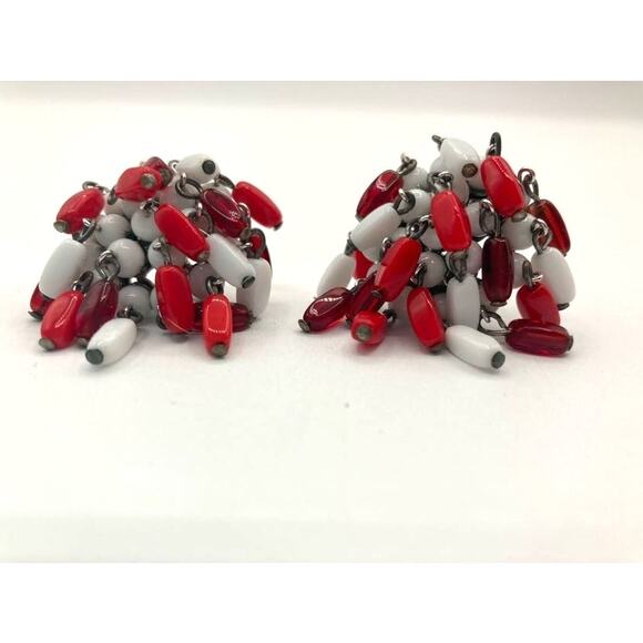 Vogue Vintage Dangle Lucite Beads Red and White Clip On Earrings 1960s 1970s - Picture 3 of 10